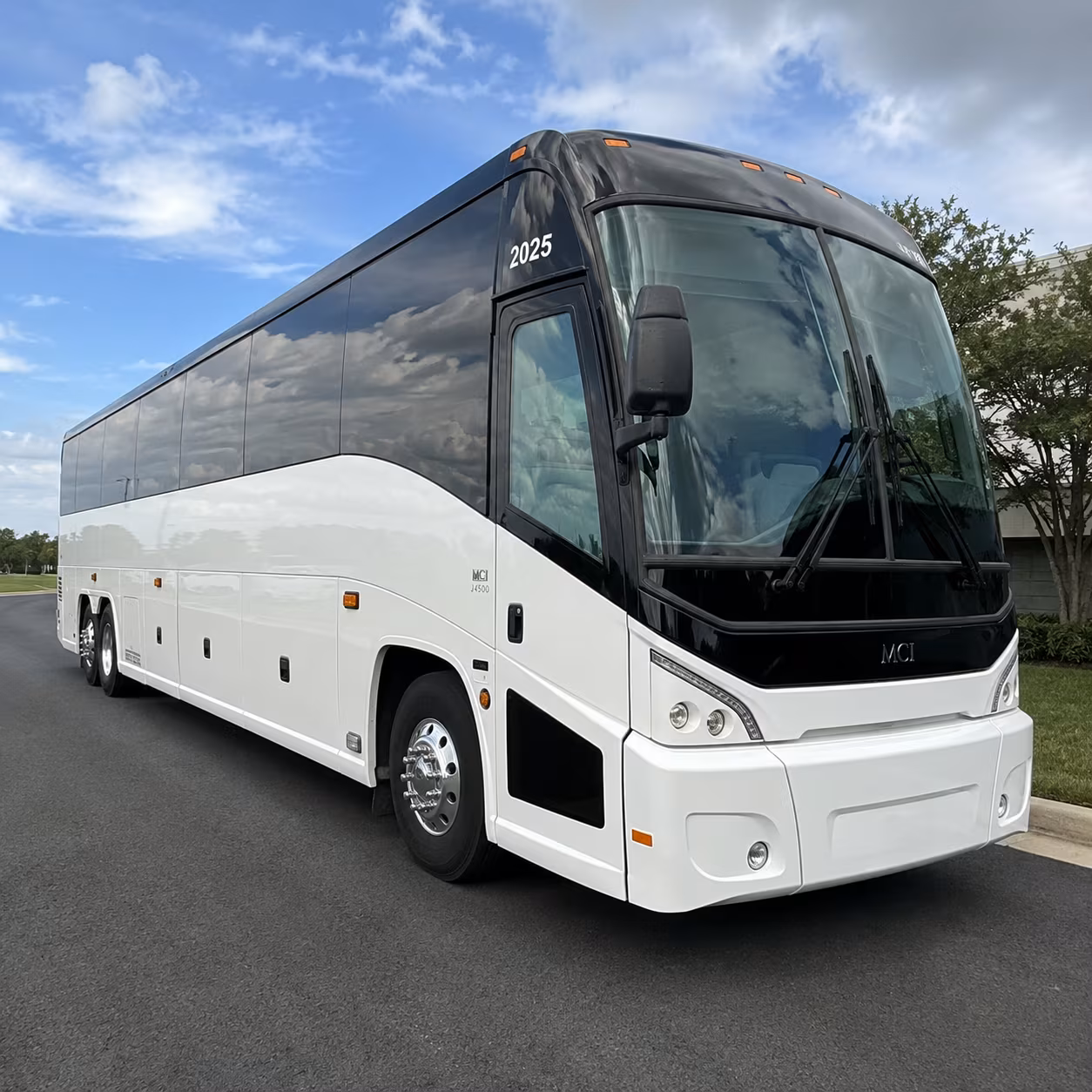airport transfers between ames and des moines international airport