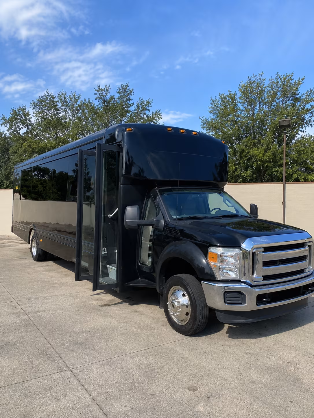 ames 20 passenger party bus