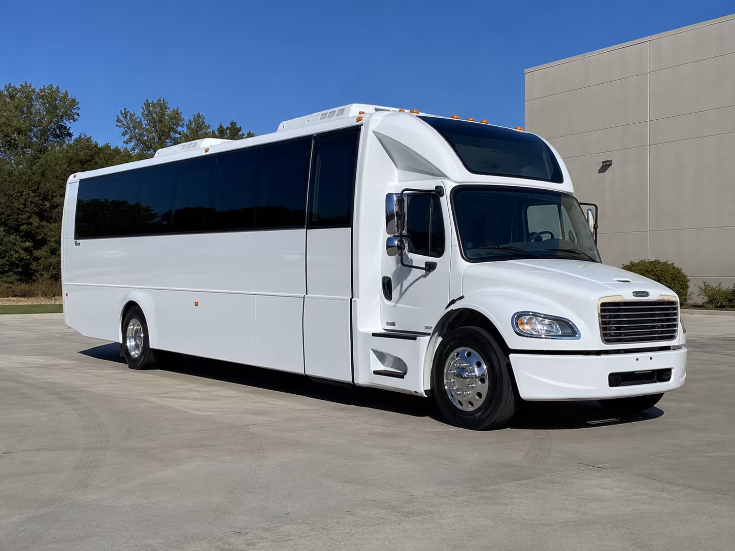 ames 28 passenger party bus