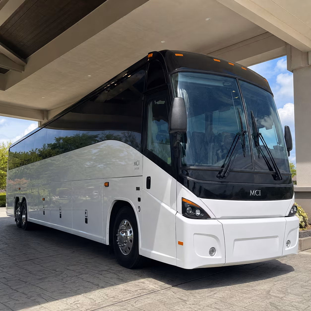 daily commuter shuttle routes along i 35 between ankeny and ames